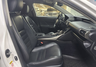 Подержанный автомобиль Lexus IS Sedan 2014 года (10 фото)