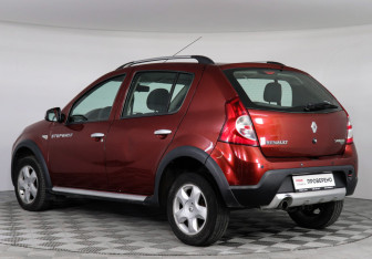 Подержанный автомобиль Renault Sandero 2013 года (4 фото)