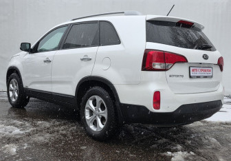 Подержанный автомобиль Kia Sorento 2017 года (7 фото)