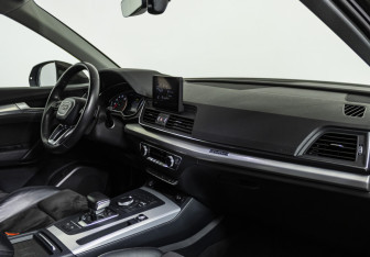Подержанный автомобиль Audi Q5 2017 года (14 фото)