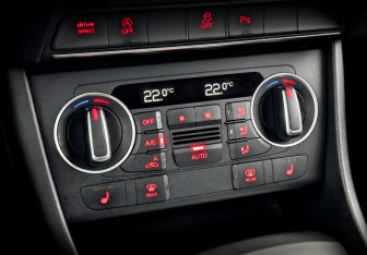 Подержанный автомобиль Audi Q3 2015 года (26 фото)