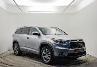 Подержанный автомобиль Toyota Highlander 2014 года (3 фото)