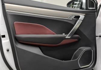 Подержанный автомобиль Geely Coolray 2023 года (17 фото)
