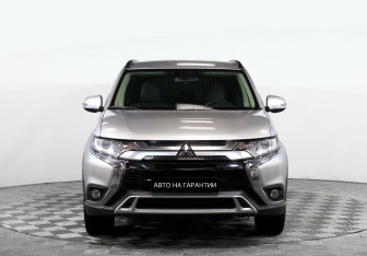 Подержанный автомобиль Mitsubishi Outlander 2021 года (2 фото)