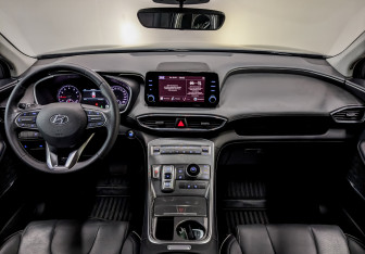 Подержанный автомобиль Hyundai Santa Fe 2023 года (14 фото)
