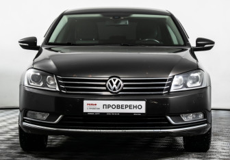 Подержанный автомобиль Volkswagen Passat Sedan 2013 года (2 фото)