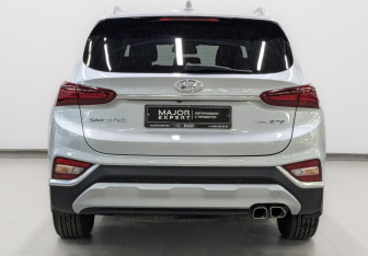 Подержанный автомобиль Hyundai Santa Fe 2018 года (6 фото)