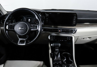Подержанный автомобиль Kia K5 2021 года (9 фото)