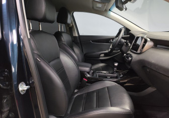 Подержанный автомобиль Kia Sorento 2017 года (12 фото)