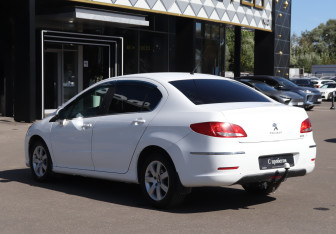 Подержанный автомобиль Peugeot 408 2014 года (7 фото)