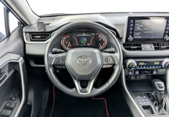 Подержанный автомобиль Toyota RAV4 2021 года (21 фото)