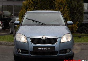 Подержанный автомобиль Skoda Fabia Hatchback 2008 года (19 фото)