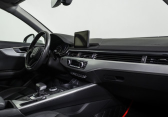 Подержанный автомобиль Audi A4 Sedan 2018 года (12 фото)