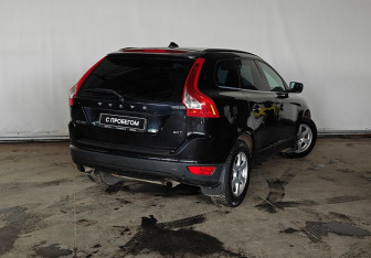 Подержанный автомобиль Volvo XC60 2011 года (6 фото)