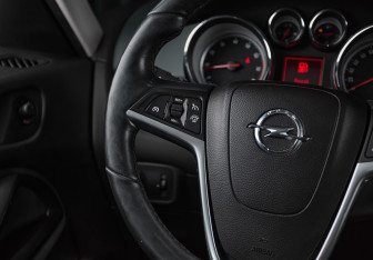 Подержанный автомобиль Opel Zafira Minivan 2013 года (16 фото)