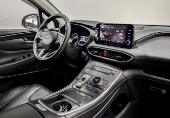 Подержанный автомобиль Hyundai Santa Fe 2023 года (30 фото)