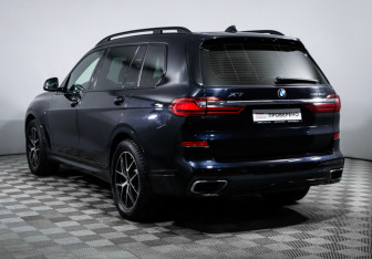 Подержанный автомобиль BMW X7 2019 года (7 фото)