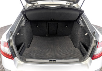 Подержанный автомобиль Skoda Octavia Liftback 2017 года (10 фото)