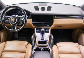 Подержанный автомобиль Porsche Cayenne 2018 года (13 фото)