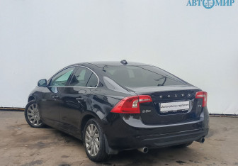 Подержанный автомобиль Volvo S60 2012 года (7 фото)