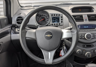Подержанный автомобиль Chevrolet Spark 2012 года (20 фото)