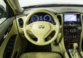 Подержанный автомобиль Infiniti QX50 2014 года (12 фото)