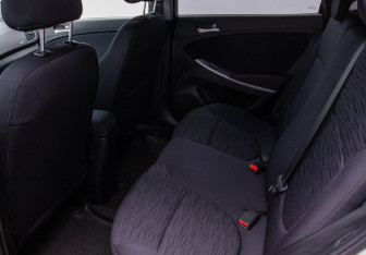 Подержанный автомобиль Hyundai Solaris Hatchback 2015 года (11 фото)