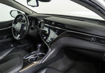 Подержанный автомобиль Toyota Camry Sedan 2018 года (9 фото)