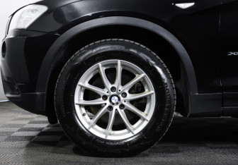 Подержанный автомобиль BMW X3 2013 года (22 фото)
