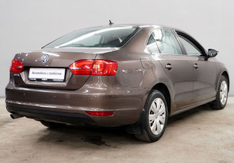 Подержанный автомобиль Volkswagen Jetta Sedan 2012 года (5 фото)