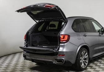 Подержанный автомобиль BMW X5 2015 года (18 фото)