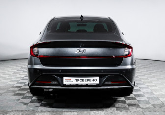 Подержанный автомобиль Hyundai Sonata 2021 года (6 фото)