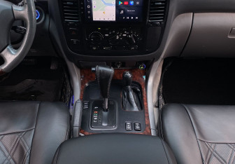 Подержанный автомобиль Toyota Land Cruiser Suv 2000 года (13 фото)