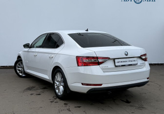 Подержанный автомобиль Skoda Superb Liftback 2016 года (7 фото)