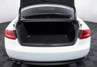 Подержанный автомобиль Audi A5 Coupe 2009 года (10 фото)