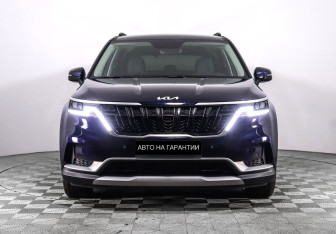 Подержанный автомобиль Kia Carnival 2021 года (2 фото)