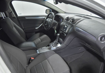 Подержанный автомобиль Ford Mondeo Sedan 2013 года (5 фото)