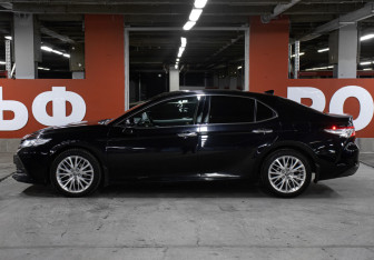 Подержанный автомобиль Toyota Camry Sedan 2020 года (8 фото)