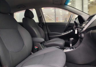 Подержанный автомобиль Hyundai Solaris Hatchback 2013 года (10 фото)