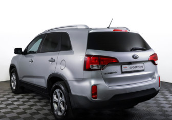 Подержанный автомобиль Kia Sorento 2016 года (7 фото)