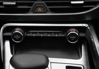Подержанный автомобиль Geely Tugella 2023 года (24 фото)