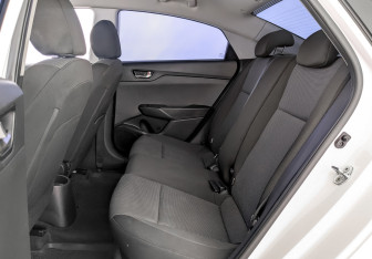 Подержанный автомобиль Hyundai Solaris Sedan 2021 года (12 фото)