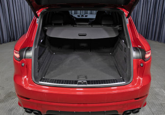 Подержанный автомобиль Porsche Cayenne 2021 года (10 фото)