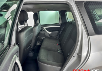 Подержанный автомобиль Nissan Terrano 2015 года (10 фото)