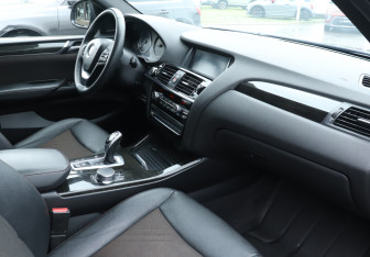 Подержанный автомобиль BMW X4 2017 года (9 фото)