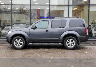 Подержанный автомобиль Nissan Pathfinder 2012 года (5 фото)