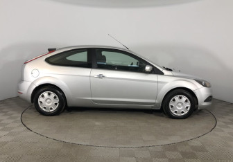 Подержанный автомобиль Ford Focus Hatchback 2009 года (4 фото)