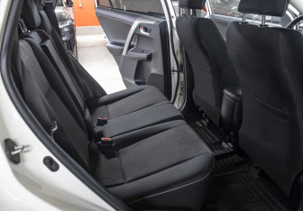 Подержанный автомобиль Toyota RAV4 2019 года (11 фото)