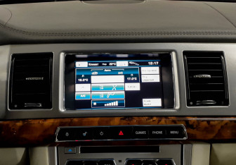 Подержанный автомобиль Jaguar XF Sedan 2013 года (15 фото)