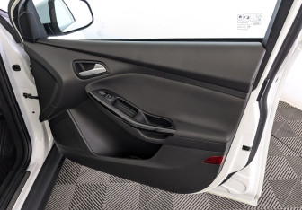 Подержанный автомобиль Ford Focus Wagon 2017 года (24 фото)